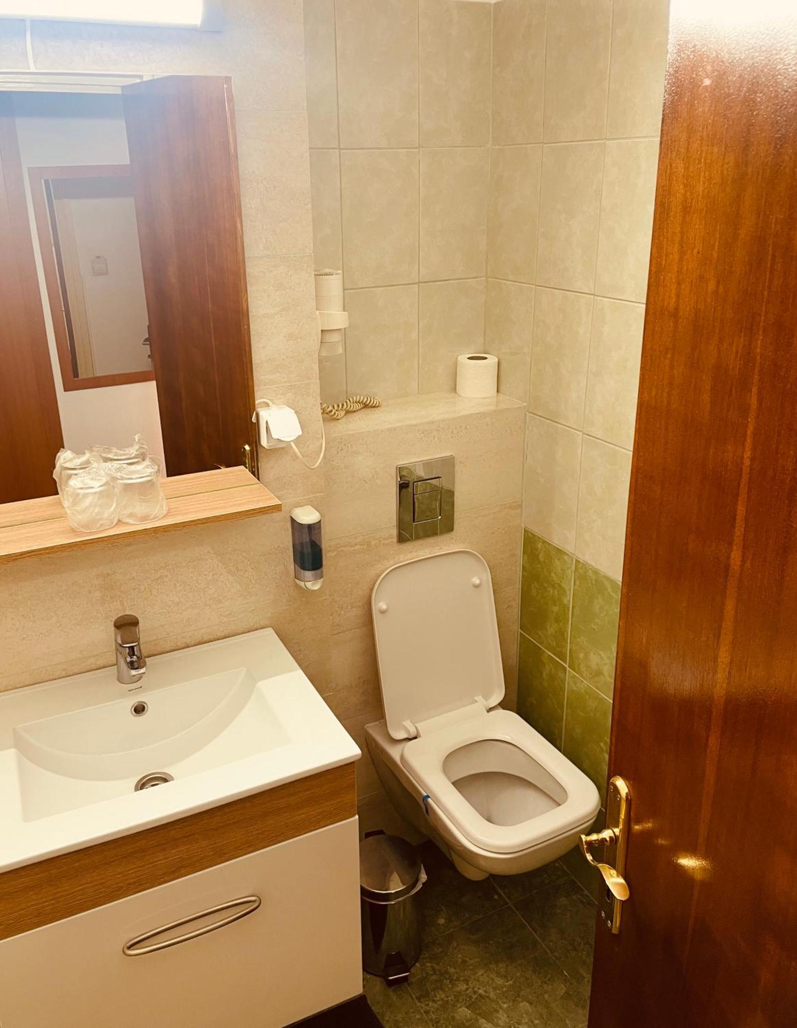 Hotel Moldova Bîrlad Exteriör bild