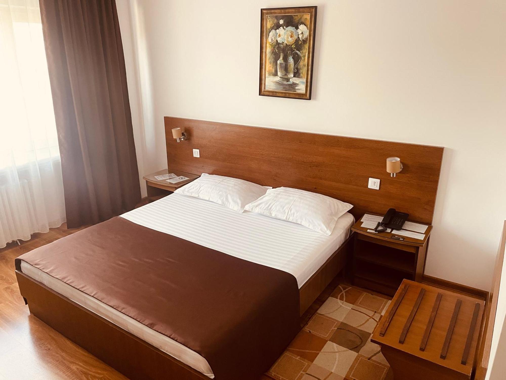 Hotel Moldova Bîrlad Exteriör bild