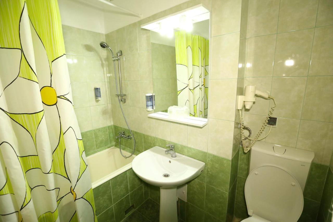 Hotel Moldova Bîrlad Exteriör bild