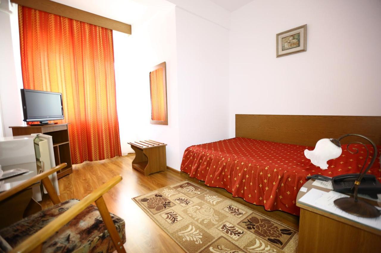 Hotel Moldova Bîrlad Exteriör bild