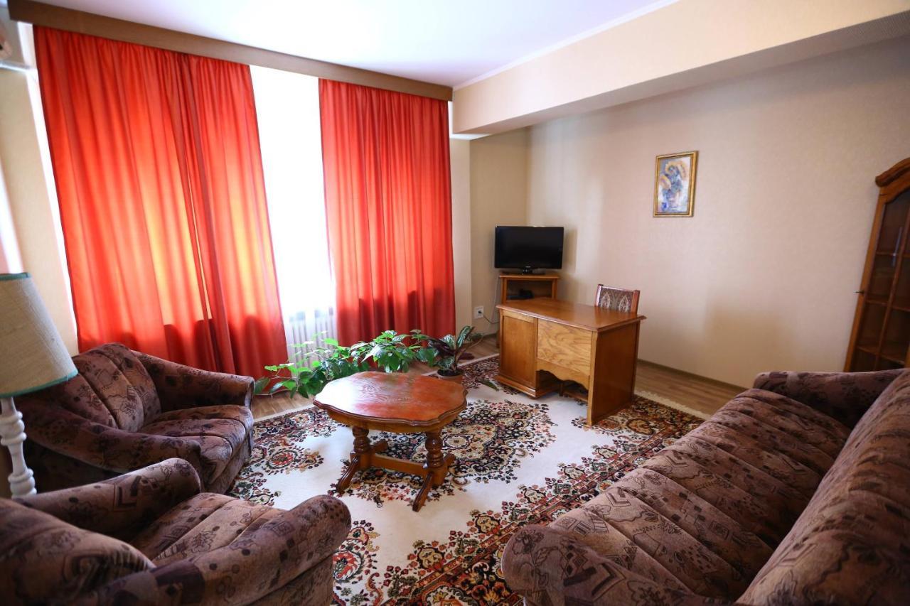 Hotel Moldova Bîrlad Exteriör bild
