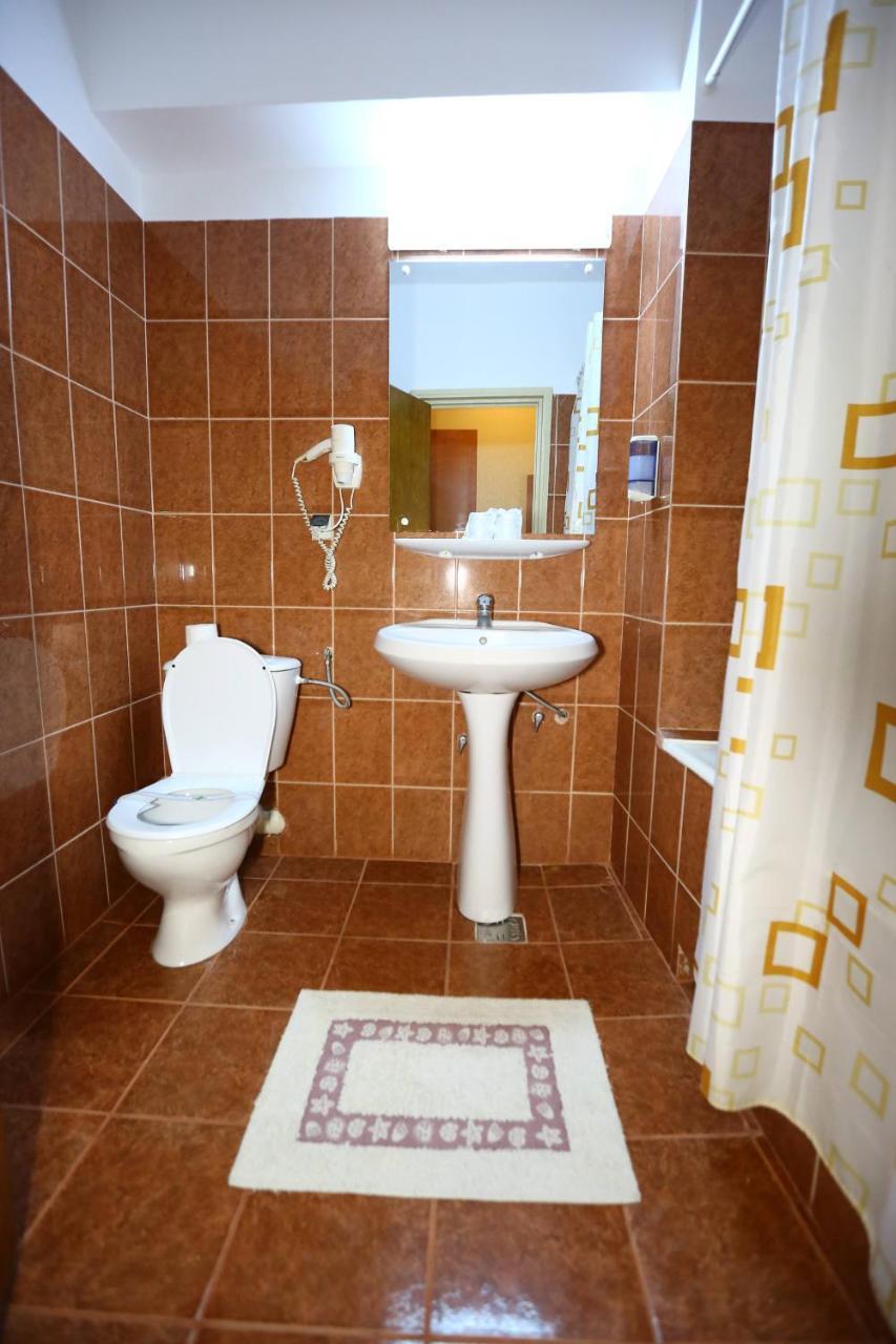 Hotel Moldova Bîrlad Exteriör bild