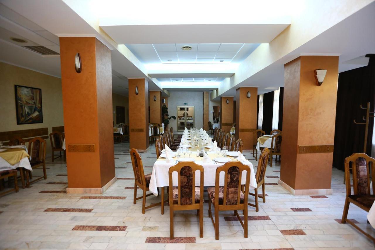 Hotel Moldova Bîrlad Exteriör bild
