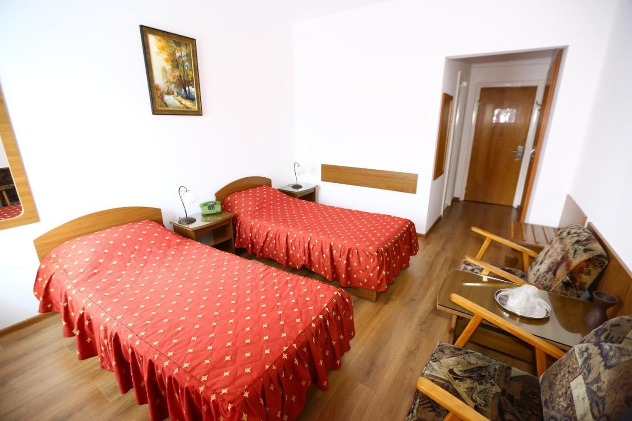 Hotel Moldova Bîrlad Exteriör bild